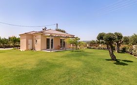 Dimitra'S Sunny Villa